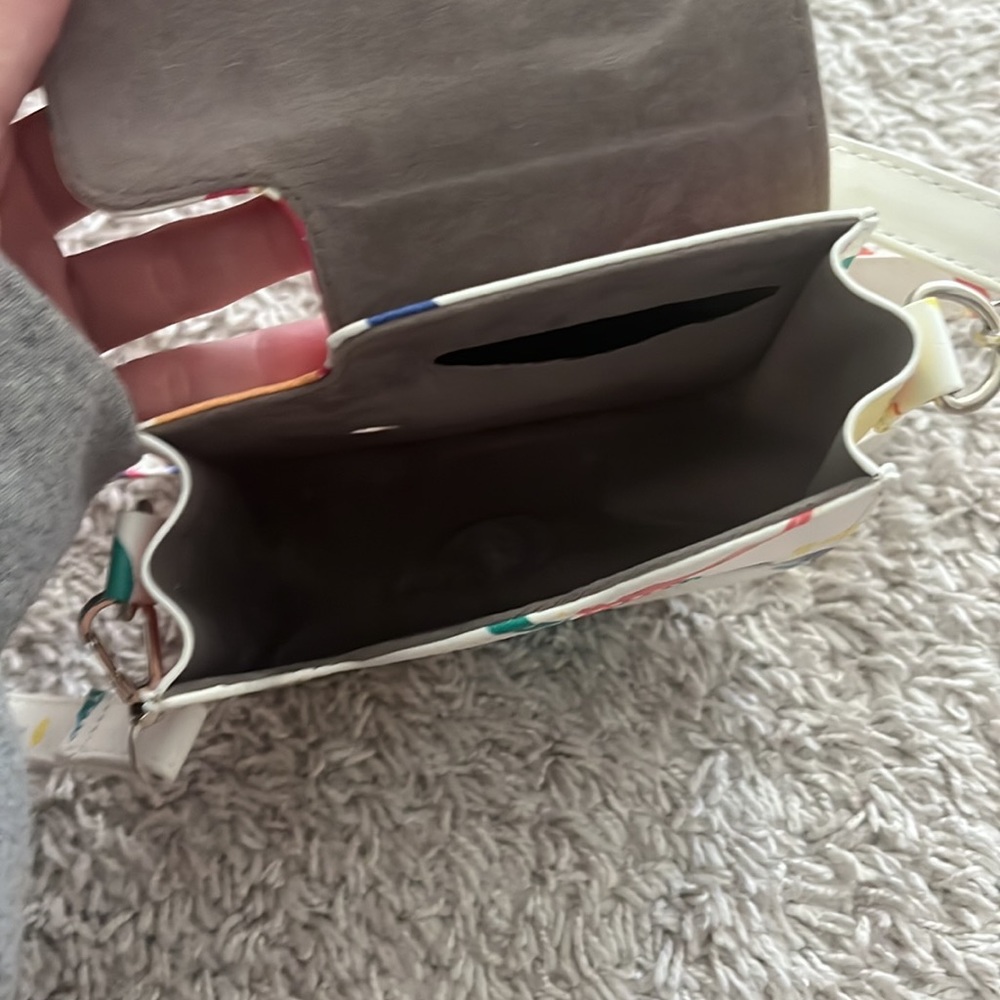 brand new polaroid case! - Picture 3 of 4